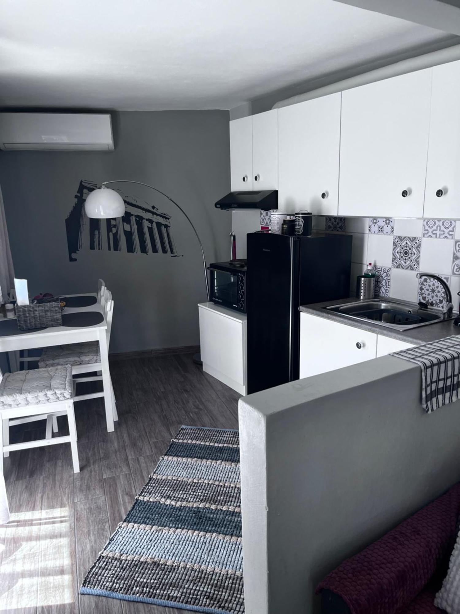 Cozy Studio Apartment In The Heart Of Athen Eksteriør bilde